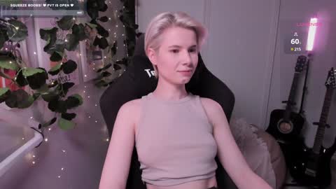 Mia online show from February 2025 01:06:01 PM