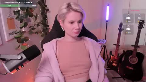 Mia online show from February 2025 12:51:02 PM