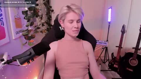 Mia online show from February 2025 01:21:02 PM