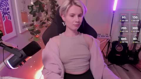 Mia online show from March 2025 01:03:01 PM