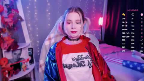 Mia online show from November 2025 11:01:02 AM