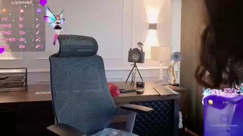 Karen  online show from March 2026 07:18:02 PM