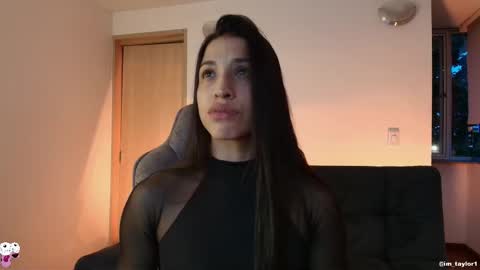 TAYLOR  online show from November 2025 10:52:02 PM