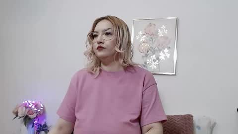 Snapshot of ina_pearl chatting on November 2025 03:40:02 AM Ina online show from November 2025 03:40:02 AM