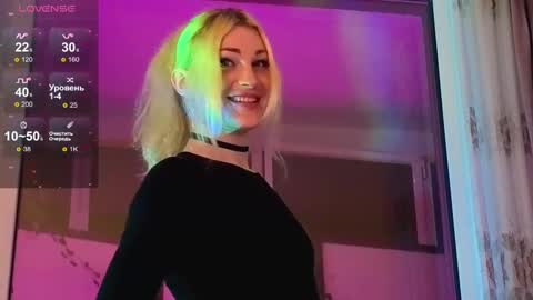 Snapshot of inchcaser chatting on September 2025 09:04:01 PM Dina Help me reach 100 likes online show from September 2025 09:04:01 PM