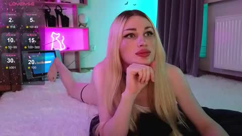 Snapshot of inchcaser chatting on November 2025 09:26:02 PM Dina Help me reach 100 likes online show from November 2025 09:26:02 PM