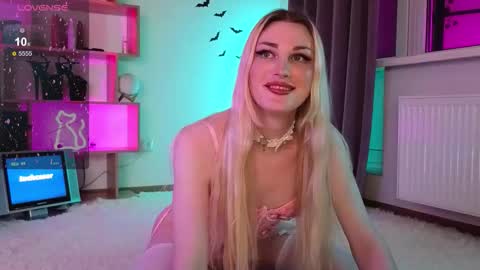 Snapshot of inchcaser chatting on November 2025 09:29:02 PM Dina Help me reach 100 likes online show from November 2025 09:29:02 PM