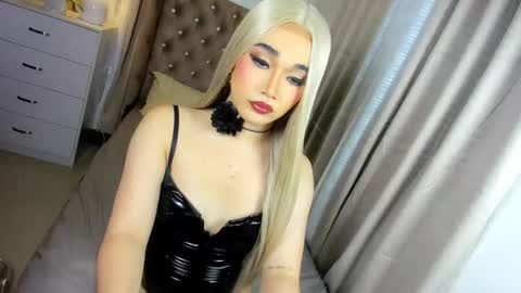 Snapshot of indestructabletrixie chatting on December 2024 03:15:01 PM indestructabletrixie online show from December 2024 03:15:01 PM