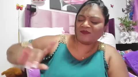 Snapshot of indiandelia chatting on February 2025 06:47:02 PM indiandelia online show from February 2025 06:47:02 PM