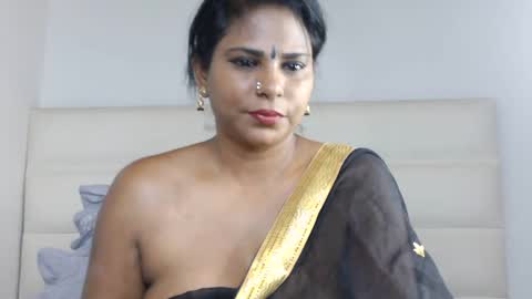 Snapshot of indiandreams_ chatting on November 2025 09:54:02 AM Palavi online show from November 2025 09:54:02 AM
