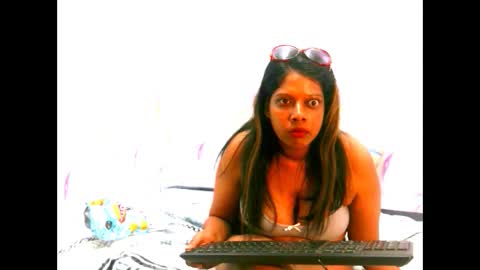 Snapshot of indianfoxy694u chatting on November 2025 07:05:02 PM Aisha online show from November 2025 07:05:02 PM
