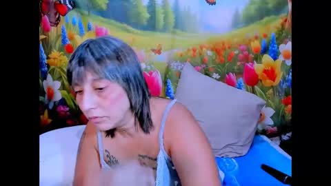 indianroxy27 online show from May 2026 06:03:02 PM