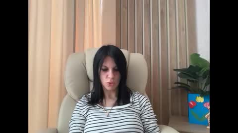Snapshot of injaathome chatting on April 2026 05:32:02 AM InjaAtHome online show from April 2026 05:32:02 AM