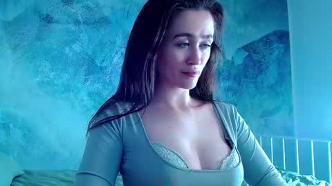 Lina online show from March 2026 12:02:02 PM