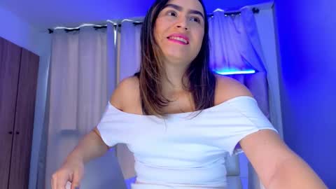 Snapshot of innoocentluna chatting on November 2025 04:42:01 PM Innoocent Luna online show from November 2025 04:42:01 PM