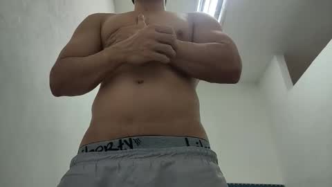 Snapshot of insistente chatting on December 2025 03:27:02 PM INSTAGRAM camilodlx online show from December 2025 03:27:02 PM