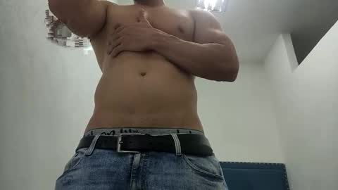 Snapshot of insistente chatting on December 2025 07:30:02 PM INSTAGRAM camilodlx online show from December 2025 07:30:02 PM