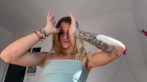 Snapshot of inspirebyeva chatting on January 2026 07:23:01 AM Eva online show from January 2026 07:23:01 AM