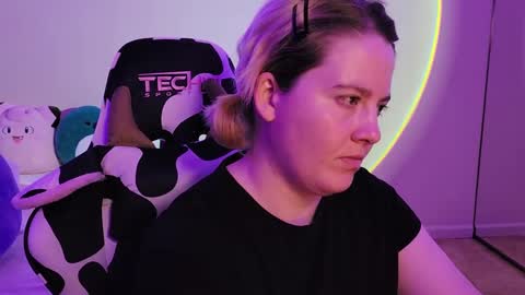 Faye online show from December 2024 06:26:02 PM