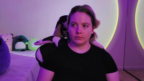 Faye online show from December 2024 01:11:02 PM