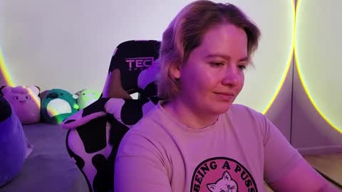 Faye online show from December 2024 08:12:02 PM