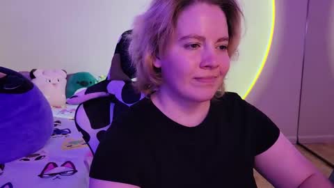 Faye online show from January 2025 01:11:01 PM