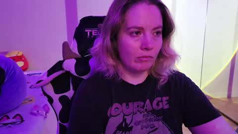 Faye online show from October 2025 01:39:02 AM