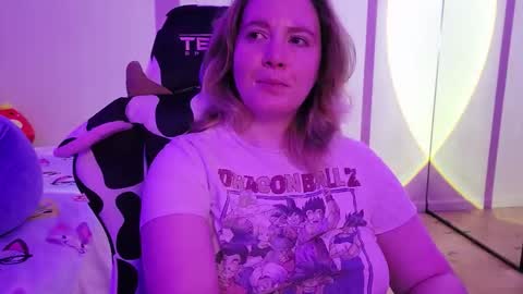 Faye online show from October 2025 04:24:01 AM