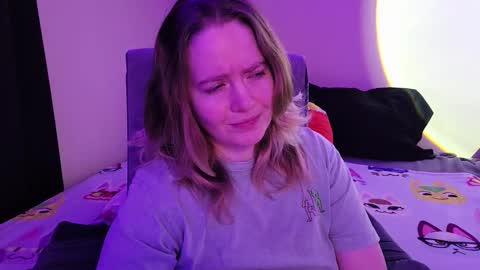 Snapshot of internetfairy_xo chatting on January 2026 08:50:02 AM Faye online show from January 2026 08:50:02 AM