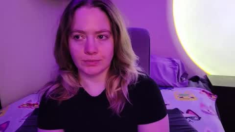 Snapshot of internetfairy_xo chatting on January 2026 04:27:01 AM Faye online show from January 2026 04:27:01 AM