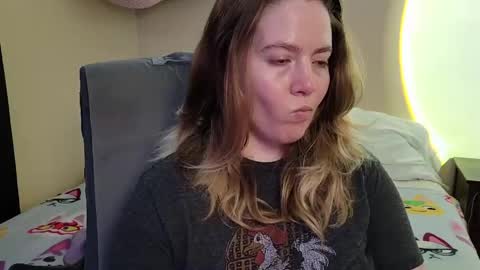 Snapshot of internetfairy_xo chatting on May 2026 05:57:02 AM Faye online show from May 2026 05:57:02 AM