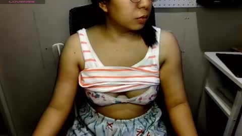 Snapshot of introvertshytype_2011 chatting on January 2025 06:06:02 AM Introvertshytype 2011 online show from January 2025 06:06:02 AM