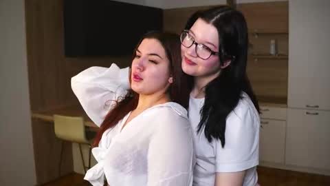 Alex glasses  Emily online show from December 2025 05:19:02 PM