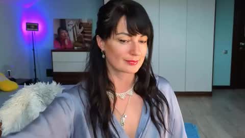 iracherrynow online show from November 2025 12:48:02 PM