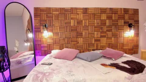 Iris Rosse online show from February 2025 08:31:02 PM