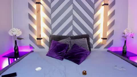 Iris Rosse online show from September 2025 03:00:02 PM