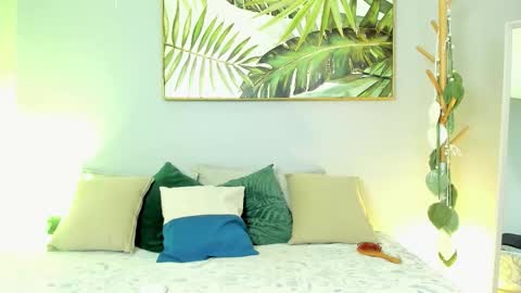 Iris Rosse online show from October 2025 04:30:02 PM