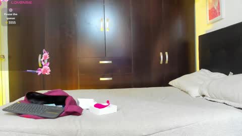 IrisVianca online show from March 2025 12:01:01 PM