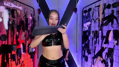 Snapshot of iris_cinthia_bdsm chatting on July 2026 04:19:01 AM iris_cinthia_bdsm online show from July 2026 04:19:01 AM