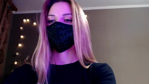 Lily online show from April 2026 07:07:02 PM