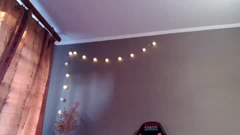 Snapshot of iris_lave chatting on April 2026 04:38:02 PM Lily online show from April 2026 04:38:02 PM