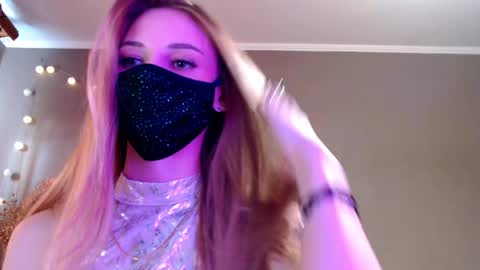 Snapshot of iris_lave chatting on May 2026 04:02:01 PM Lily online show from May 2026 04:02:01 PM