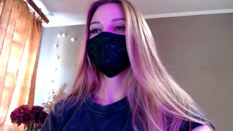 Snapshot of iris_lave chatting on May 2026 02:33:01 PM Lily online show from May 2026 02:33:01 PM