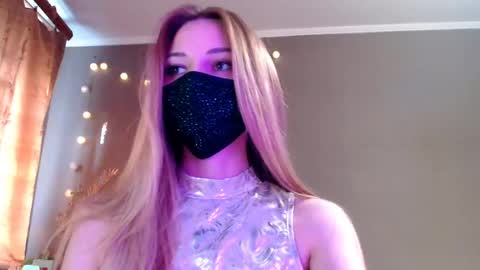 Snapshot of iris_lave chatting on May 2026 04:04:02 PM Lily online show from May 2026 04:04:02 PM