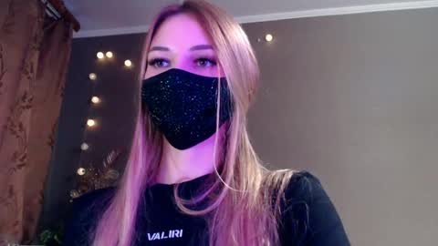 Snapshot of iris_lave chatting on May 2026 04:48:01 PM Lily online show from May 2026 04:48:01 PM