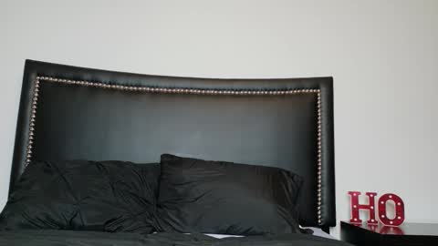 Iris  online show from December 2025 03:04:02 AM