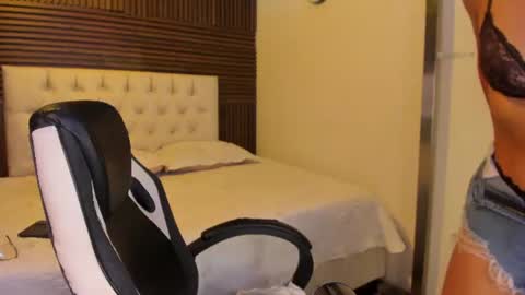 Iris Fyre  online show from June 2026 12:53:02 PM