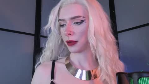Snapshot of irisice chatting on January 2025 10:40:01 PM Miss Iris Fansly Miss Iris new inst. online show from January 2025 10:40:01 PM