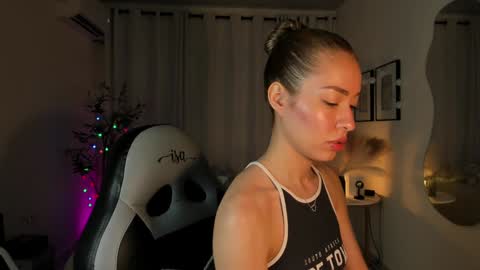 isa_____ online show from December 2024 10:11:01 PM