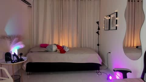 isa_____ online show from January 2025 10:17:01 PM